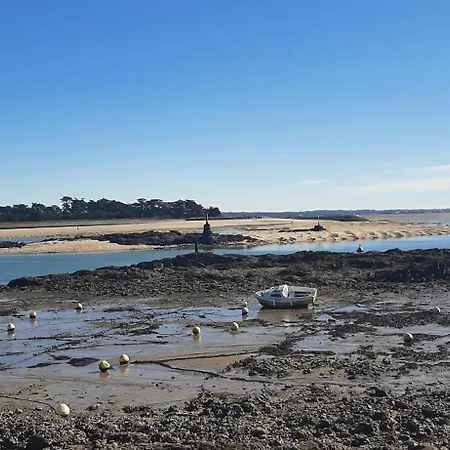 Апартаменты Plein Sud Les Pieds Dans L'eau